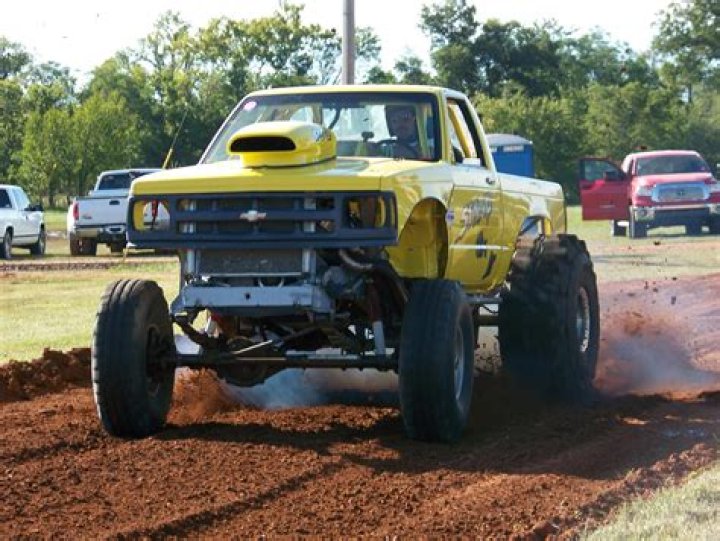 2wd mud truck