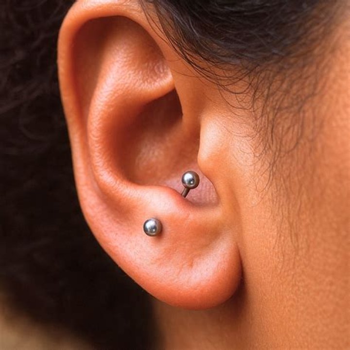 anti tragus piercing