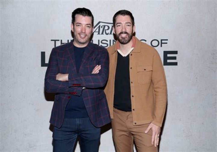 Are Drew and Jonathan Scott identical twins