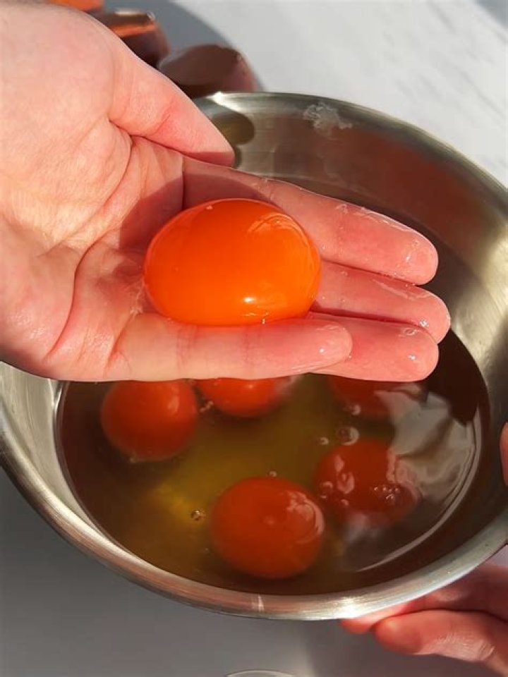 are pasteurized eggs safe to eat raw
