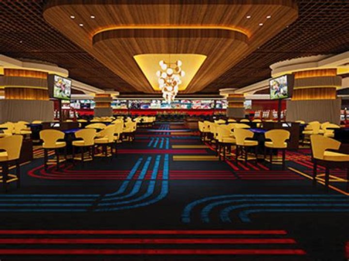 are pools open in vegas in october