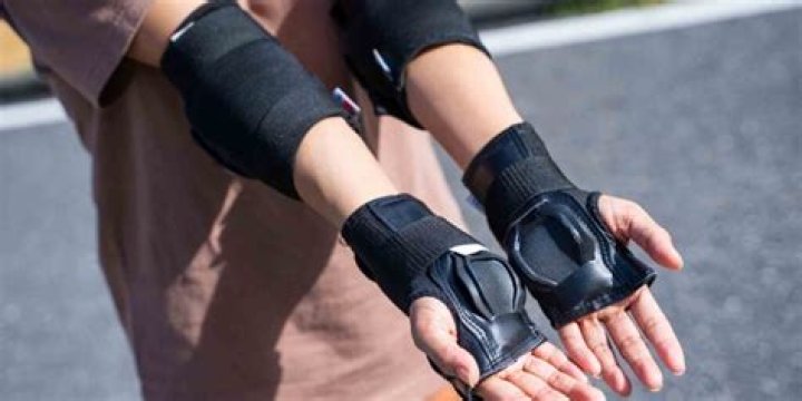 Are wrist guards good for skateboarding?
