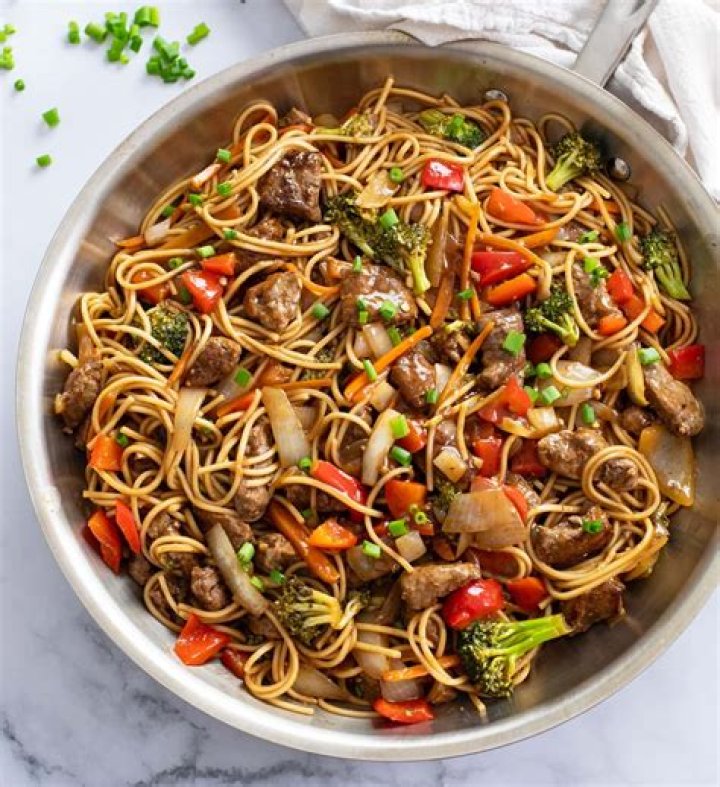 beef lo mein calories