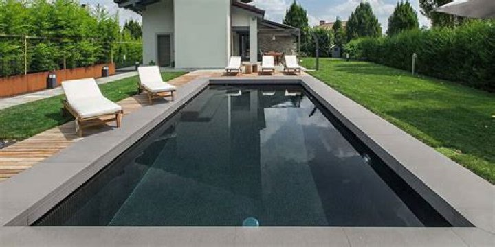 black bottomed pool