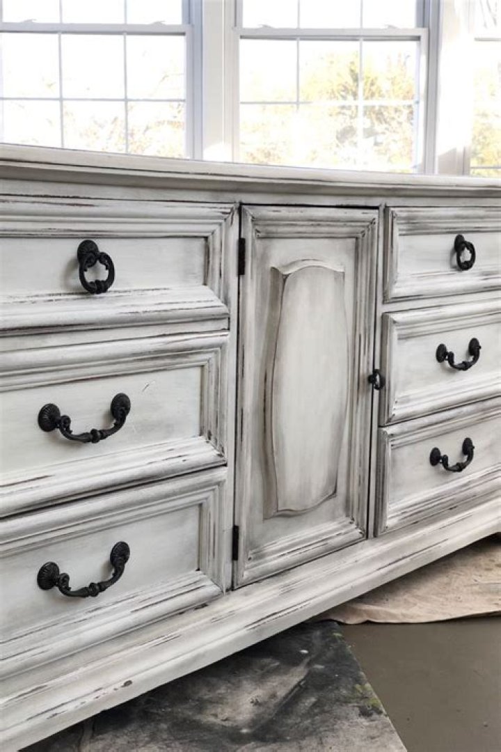 Can chalk paint be used on stained wood