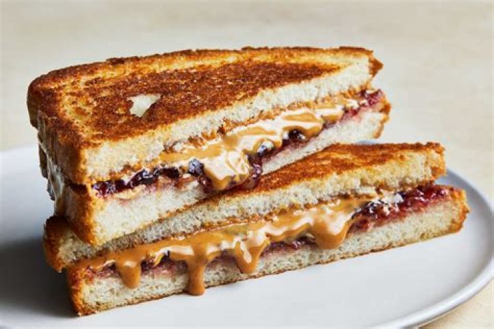 Can I make peanut butter sandwiches the night before