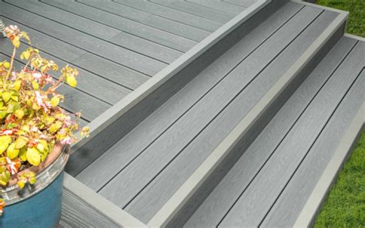 Can you cut composite decking lengthways?