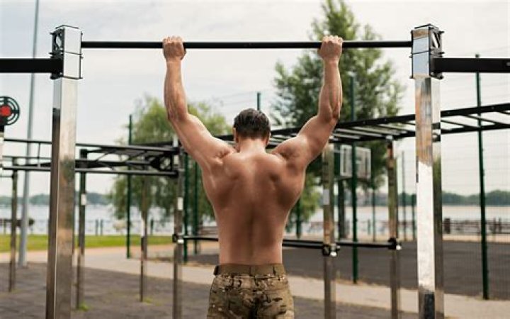 Can you train calisthenics and powerlifting?