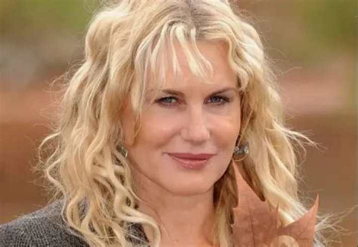 daryl hannah net worth