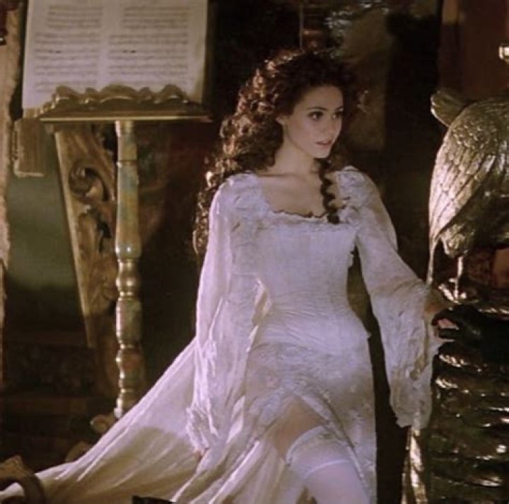 did emmy rossum sing in phantom of the opera