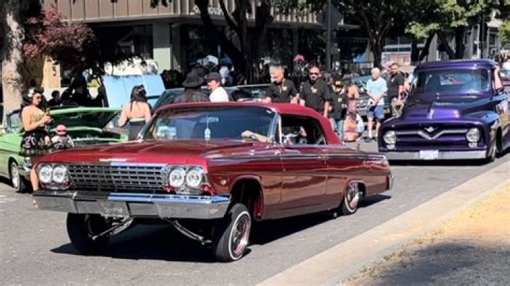 Do people still ride lowriders?