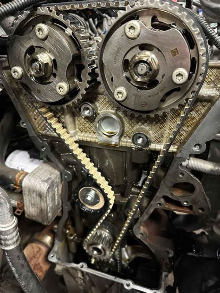 Does 2003 Nissan Altima have timing belt or chain?