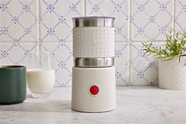 Does Bodum milk frother heat milk