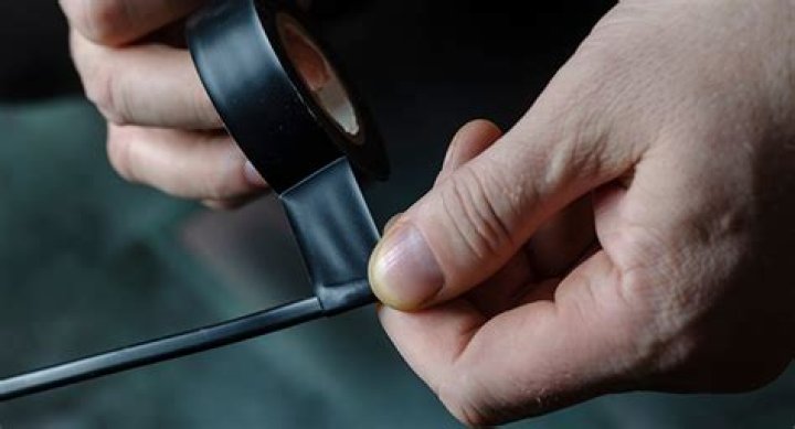 does electrical tape conduct electricity