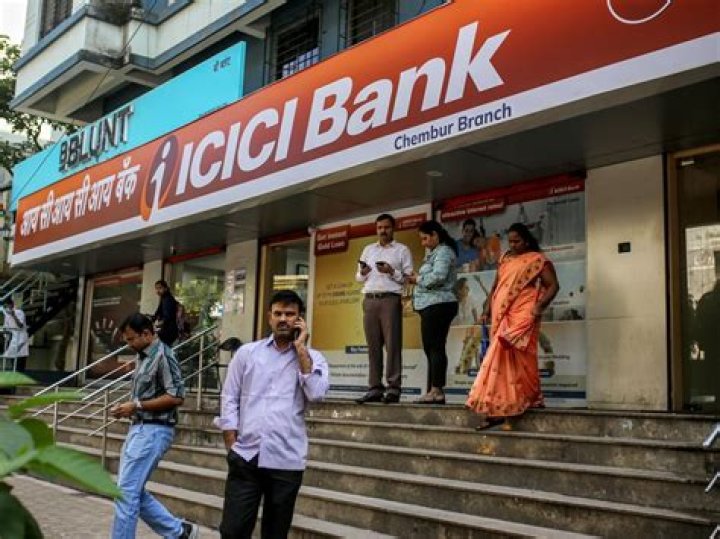 Does Icici Bank work on Sundays?