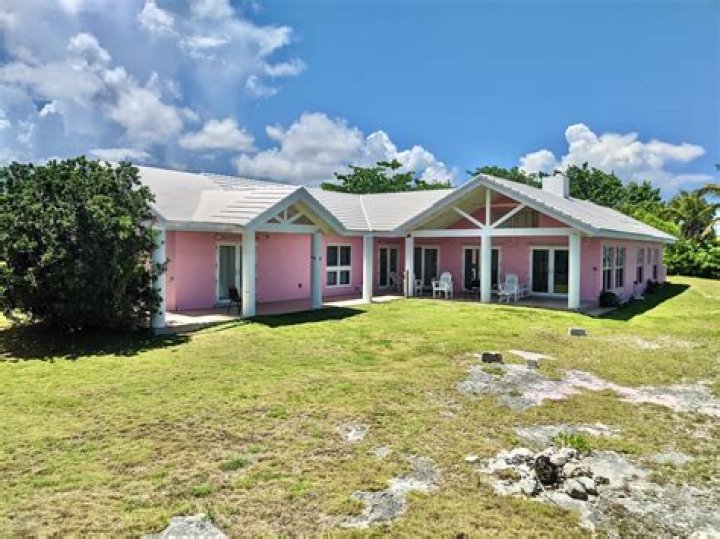 Does Nygard still own property in Bahamas?