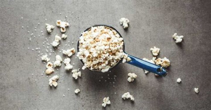 does popcorn have carbs