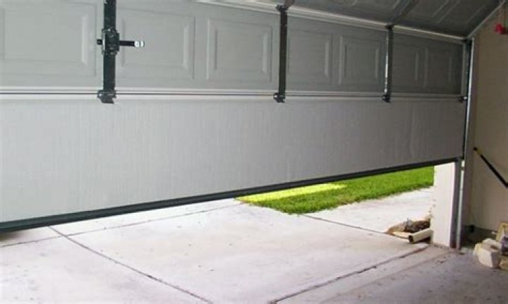 garage door won’t close