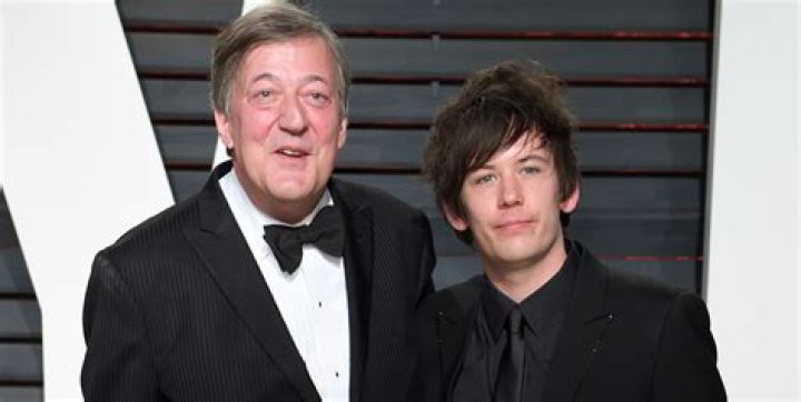 How did Stephen Fry break his arm in America