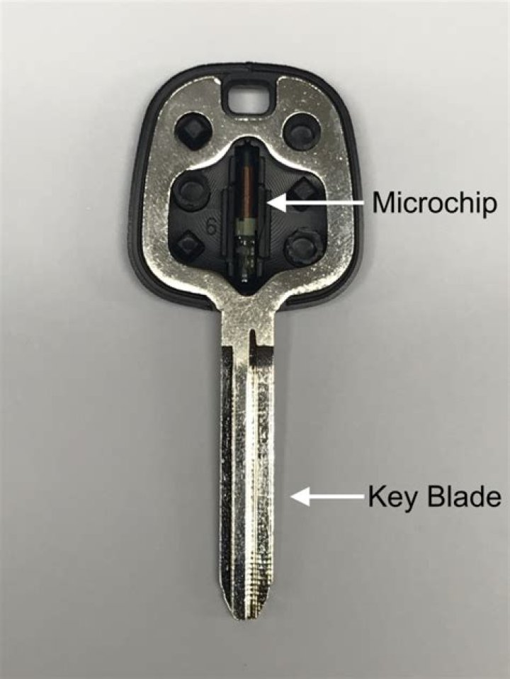 How do I know if my car key has a chip?
