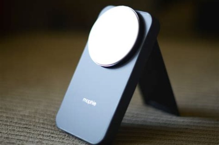 How do I use my Mophie Powerstation?