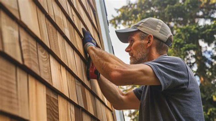 How do you apply hardiplank siding