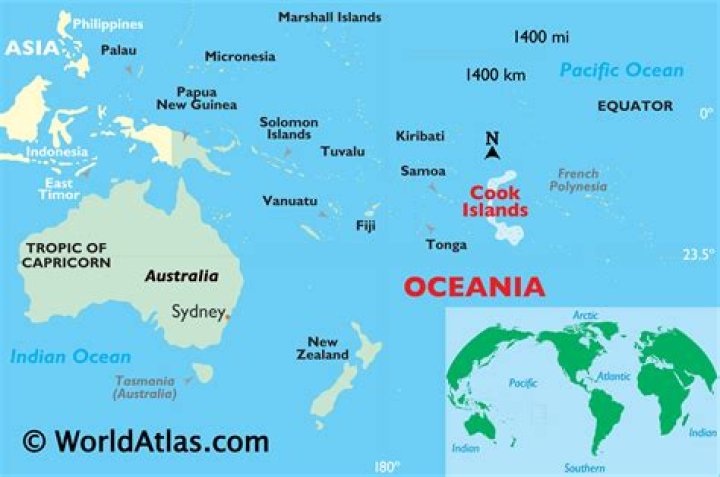How far is it from Auckland to Cook Islands?