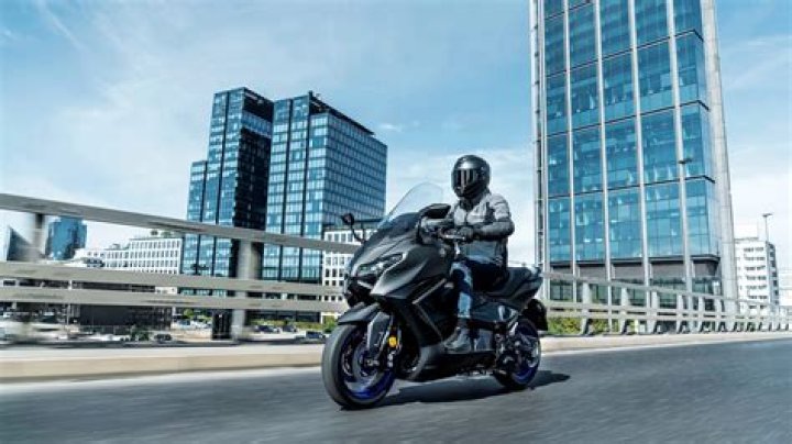 How fast does a Tmax 530 go?