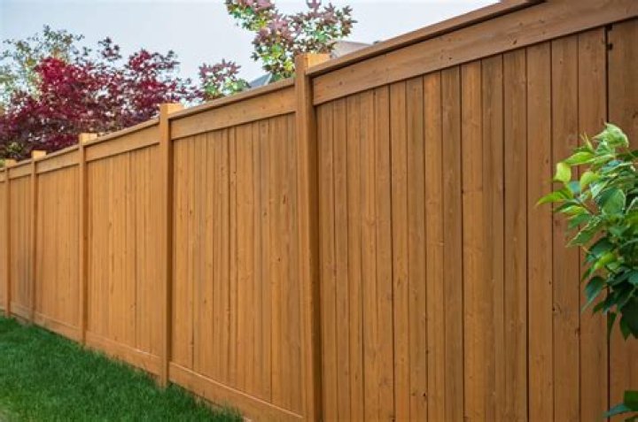 How long does a wooden privacy fence last