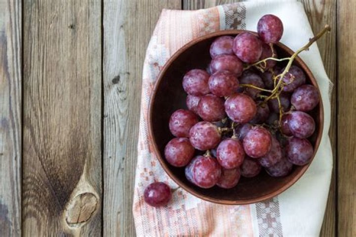 how many carbs in red grapes