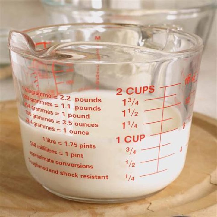 How many cups are in a 5 oz container?