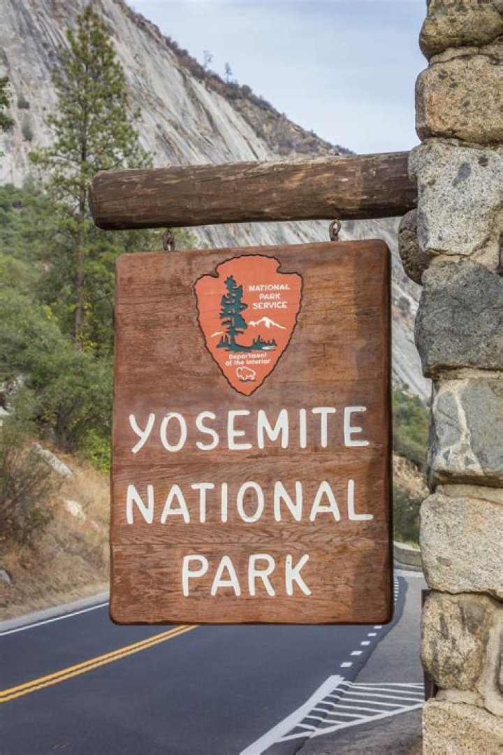 how many entrances to yosemite