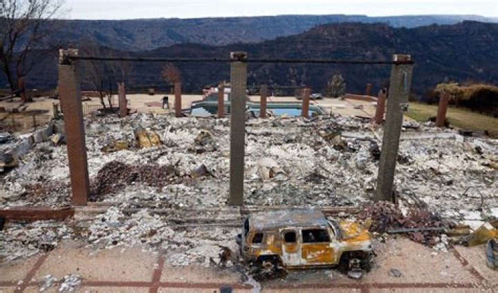 How many homes were lost in the Paradise fire