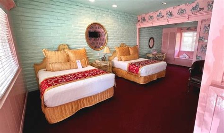 How many rooms does the Madonna Inn have