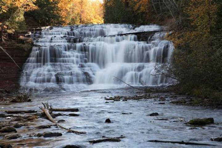 How many waterfalls does La Paz have?