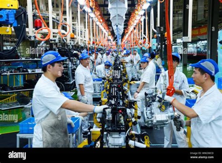 How much do assembly line workers make at GM?