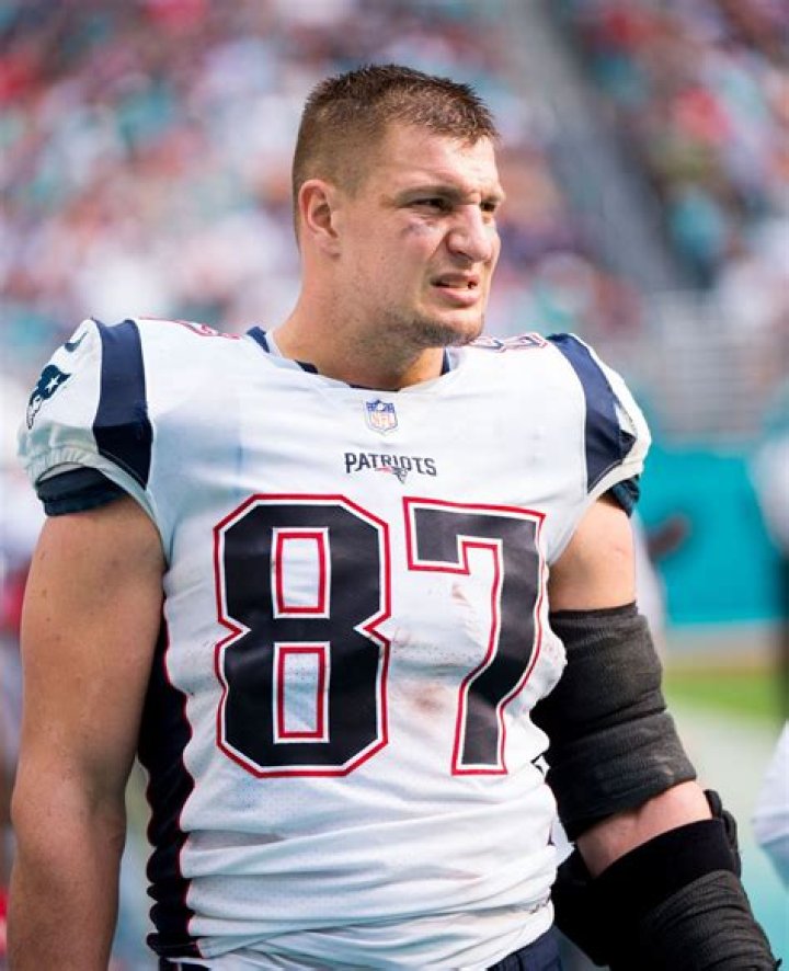 how much does gronkowski weigh