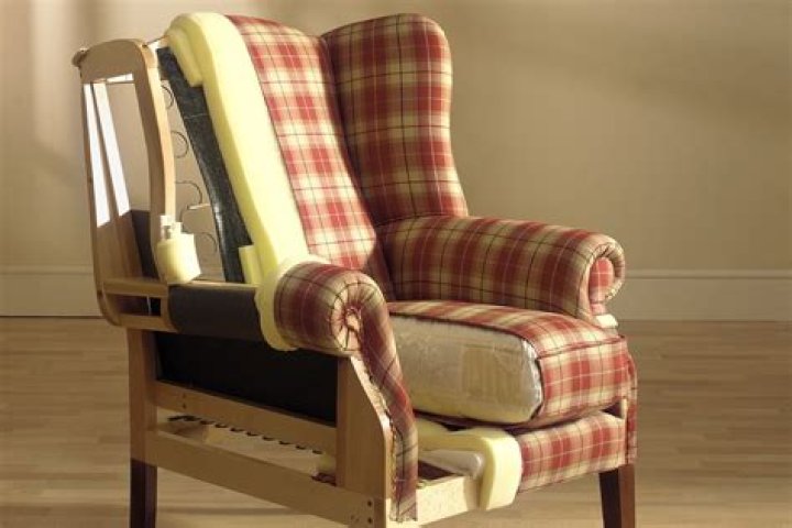 How much does it cost to reupholster a lazyboy chair