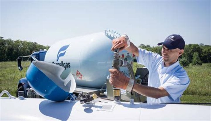 how much pressure is in a propane tank