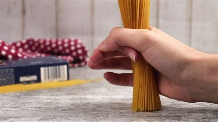 How much spaghetti do I need for 15 adults?