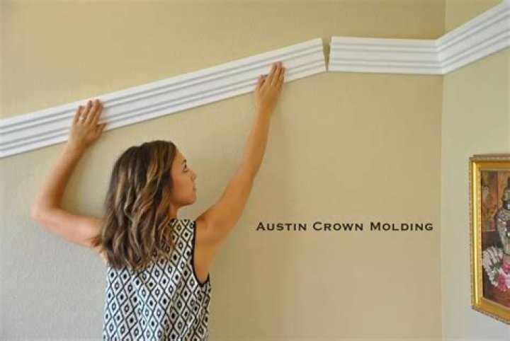how much to install crown molding
