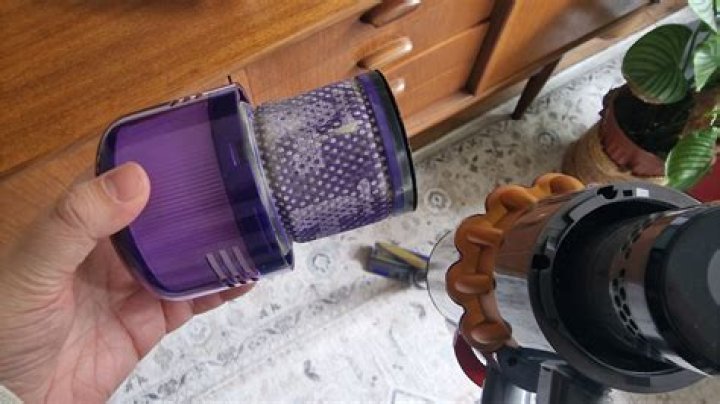 how to clean dyson canister