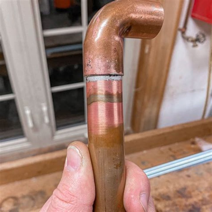 how to fix a broken copper water pipe