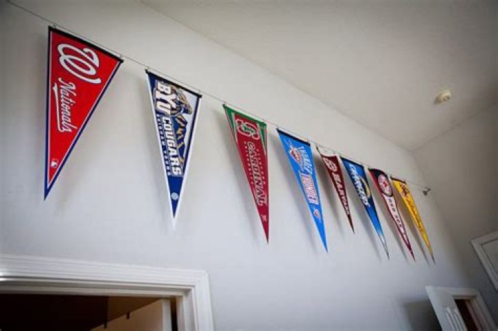 how to hang a pennant