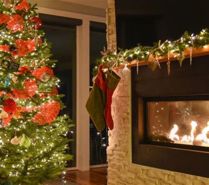 how to hang christmas lights inside without damaging walls