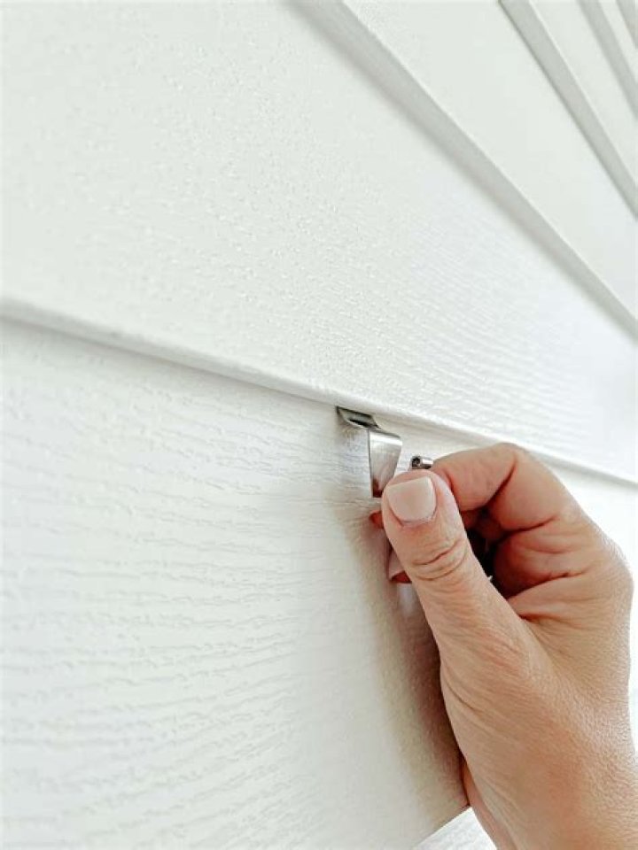 how to hang something on vinyl siding