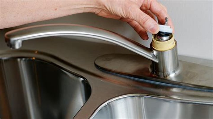 how to lubricate single handle faucets