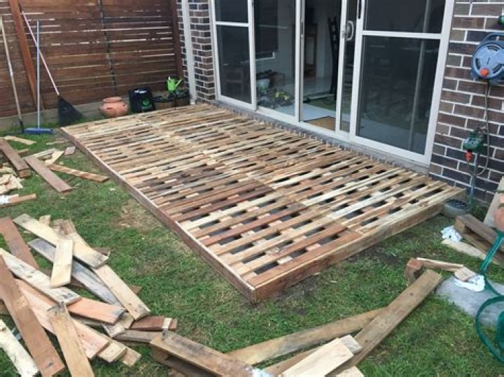 how to make a deck out of pallets