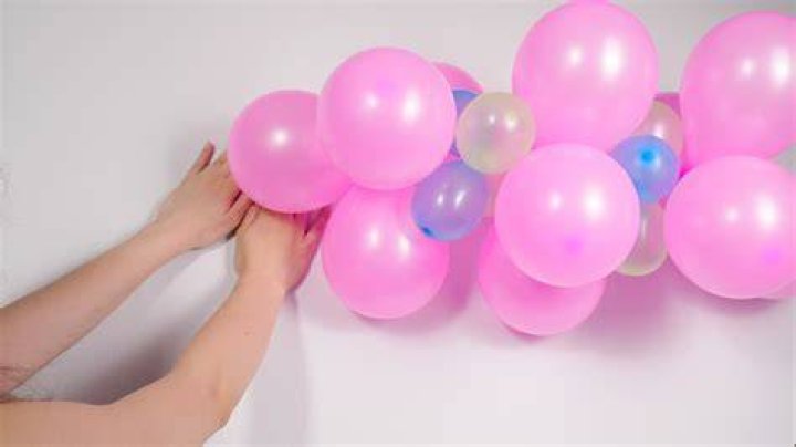 how to stick balloons together