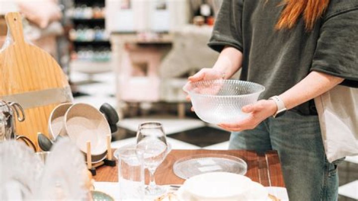 how to tell if cut glass is valuable